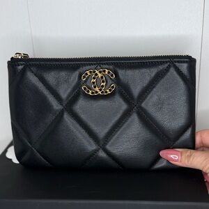 Chanel Small 19 O Case in black lambskin leather 🖤
